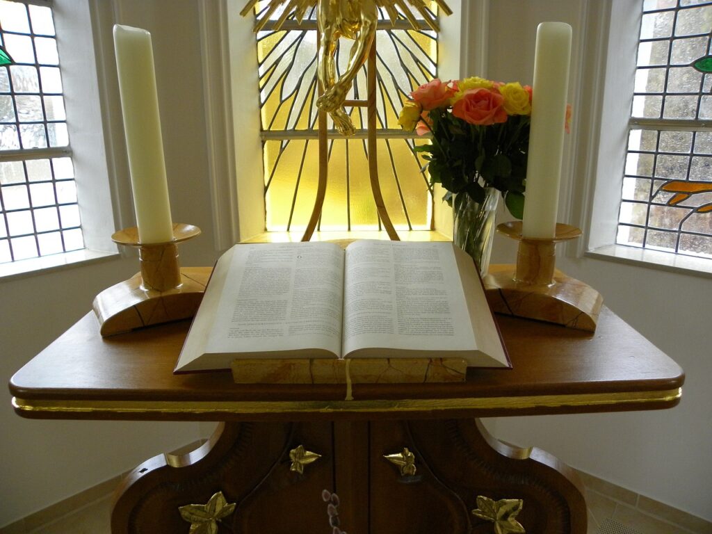 altar, pray, prayer-279372.jpg
